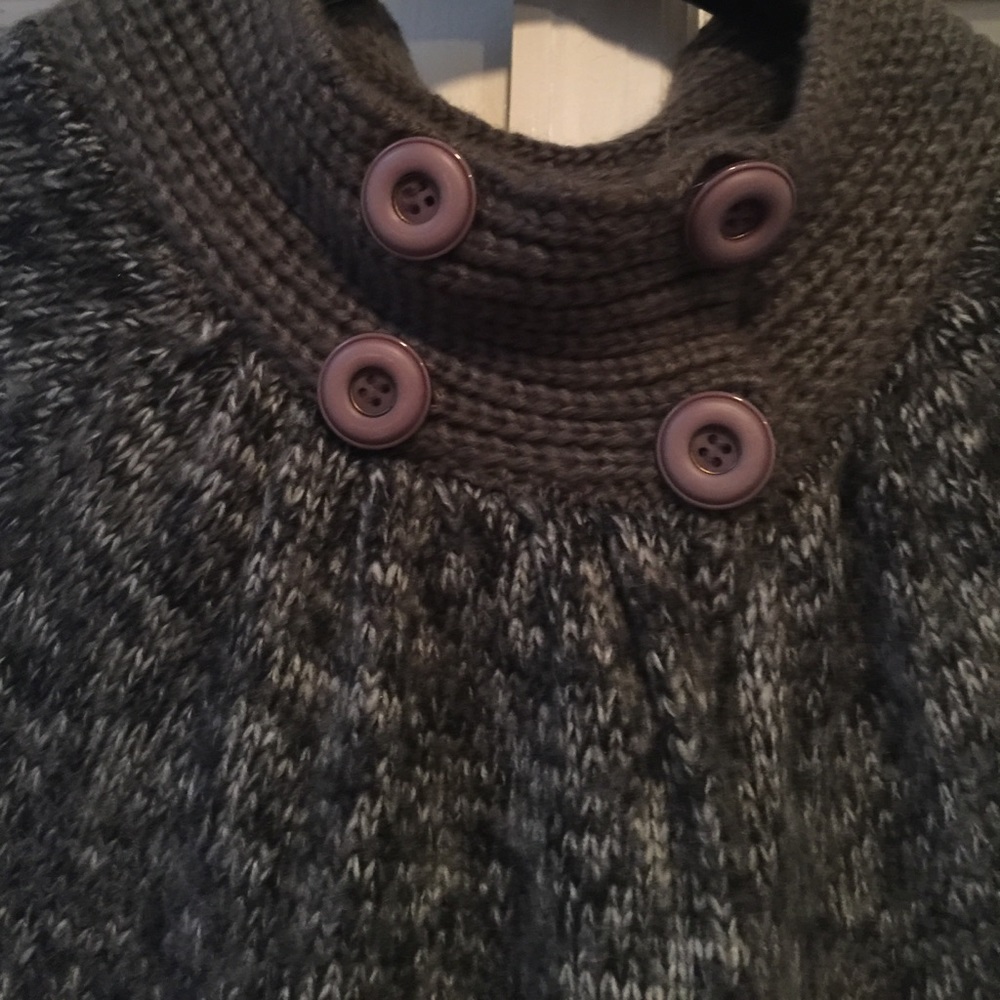 Sleeveless knitted cardigan